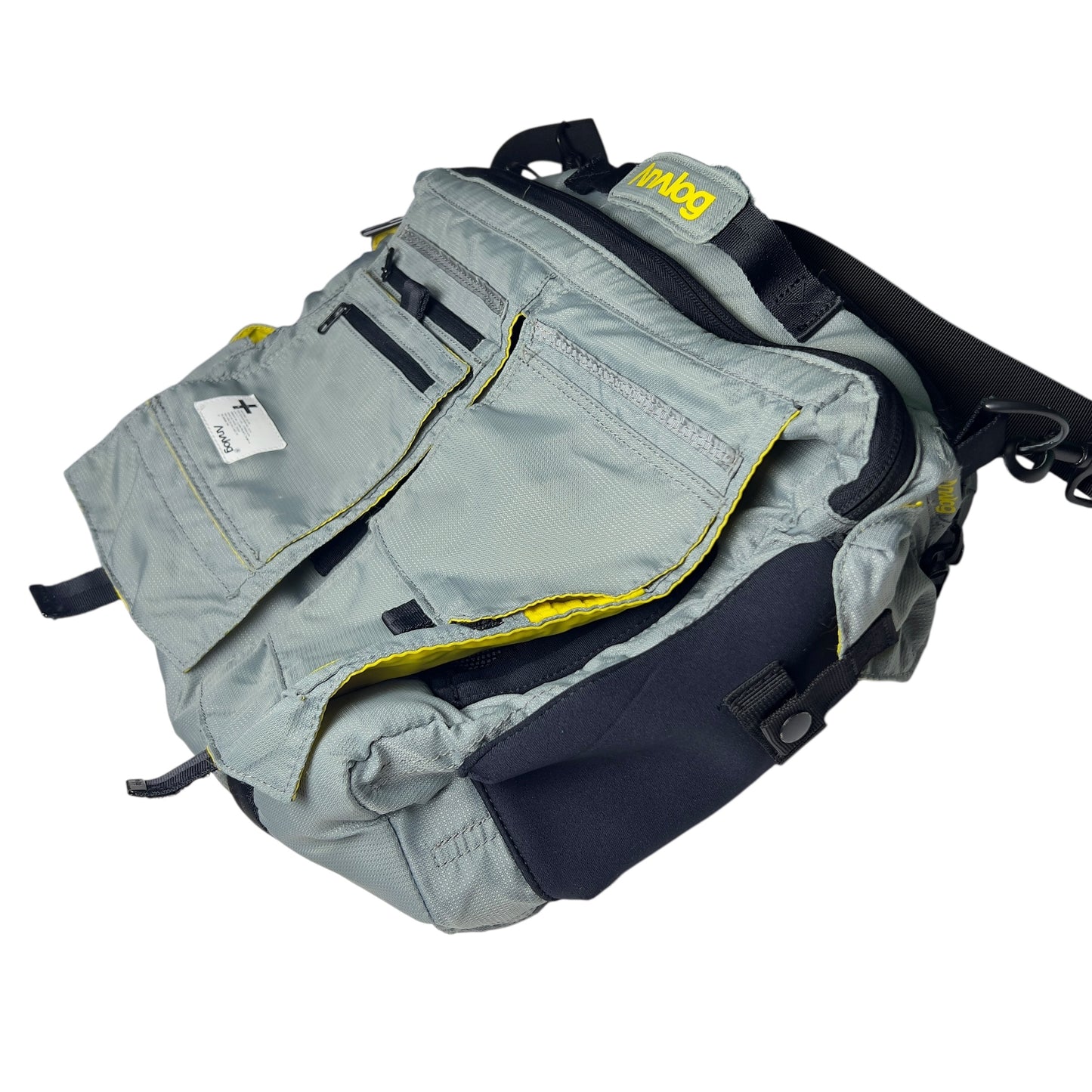 2004 Burton Analog Messenger DJ bag and 2004 T-Shirt (large) bundle snowboard